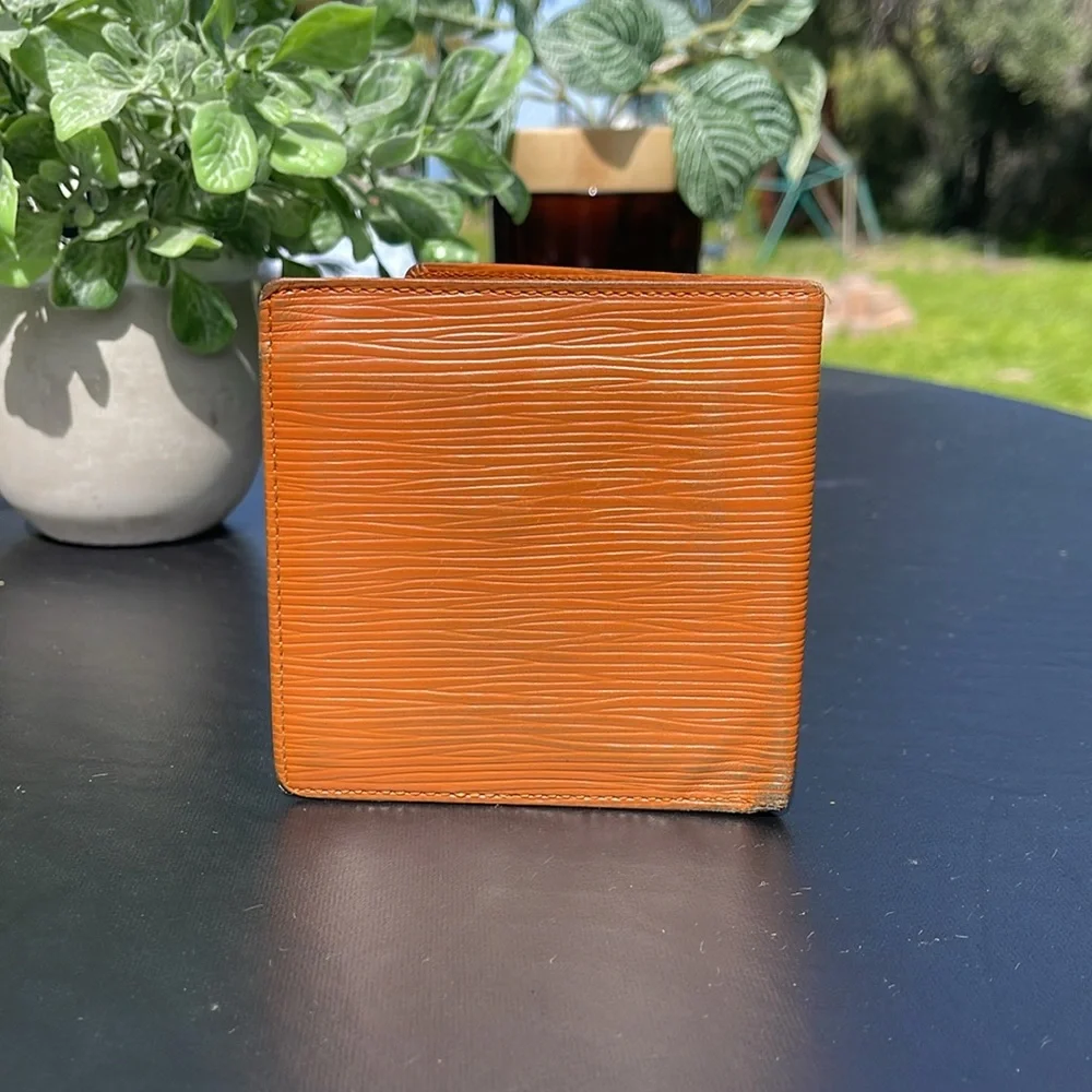 🍂Men’s bifold epi Louis Vuitton wallet - Picture 2 of 10